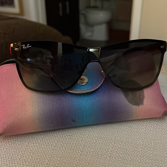 Ray-Ban Sunglasses - Picture 4 of 9